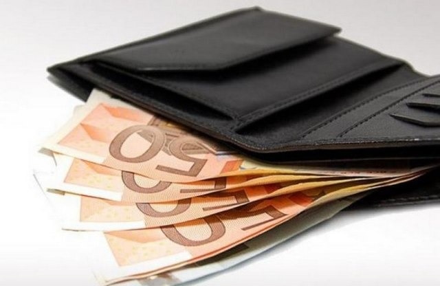 TaxCoachplus's tweet photo. Αύξηση του κατώτατου μισθού, πόσο πάει καθαρά, πόσο μεικτά, και από πότε. https://t.co/XtzElj1PhP https://t.co/PGKWVfGLYu