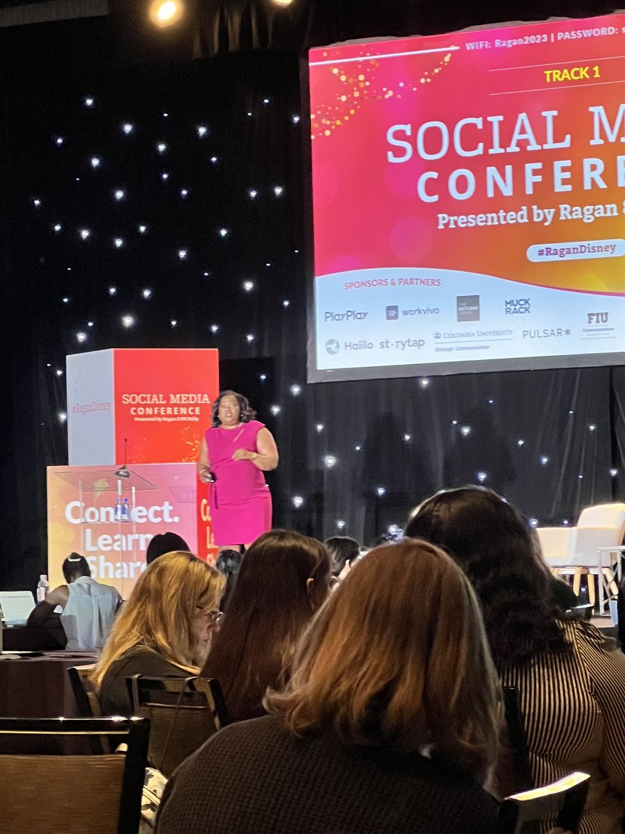 oracle_3d's tweet photo. Starting the morning off with valuable influencer information with @SmallBizLady #ragandisney #socialmediamarketing #Influencer #SmallBiz @RaganComms https://t.co/XrHTYf6W0P