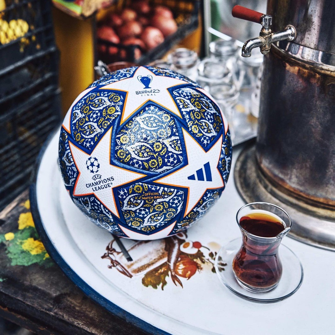 İstanbul temalı Şampiyonlar Ligi futbol topu. Nasıl buldunuz?

#iyikigörmüşüm #championsleague #istanbul