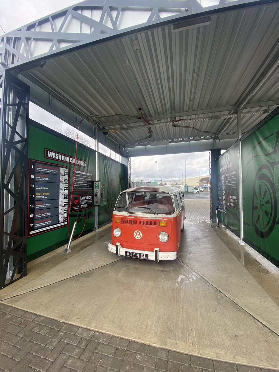 thomairs's tweet photo. It’s the Volksworld show this weekend and there’s a very exciting new car wash in Cowley. Self-service 24 hours a day. My inner Alan Partridge approves. Though it’s not cheap. https://t.co/qz4BUrjtHq