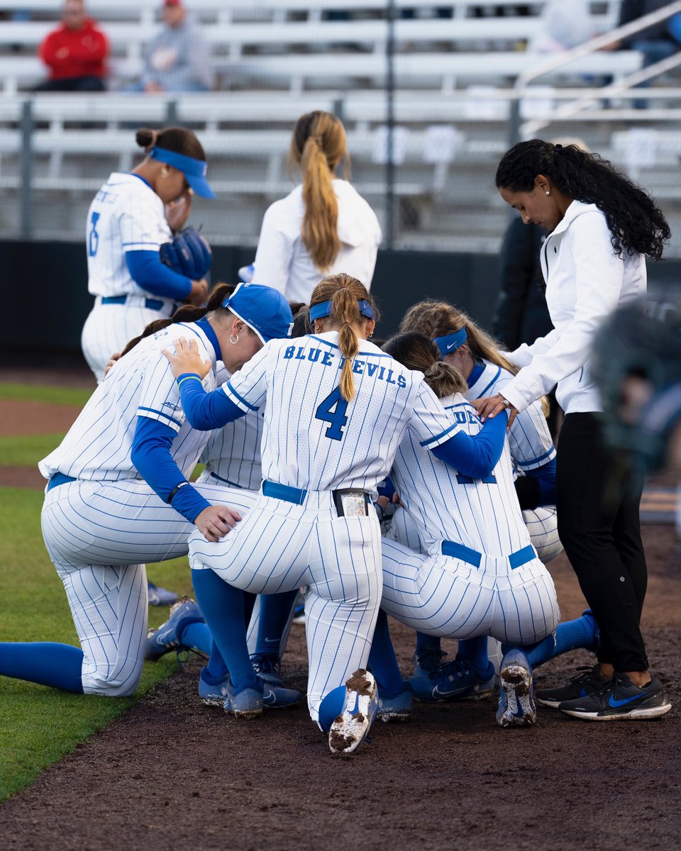 DukeCoachYoung's tweet photo. Such a blessing to coach women who are strongly connected in our faith! @DukeSOFTBALL #DukeDifference https://t.co/C4s1Tk0l7v