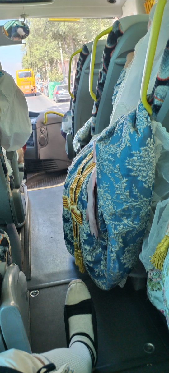 pedmarfe's tweet photo. Rumbo Alameda. De ahí por la calle la Paz con destino plaza la Virgen
#OfrendaFallas2023
#SomTradicio #SomDevocio #SomPtrimoni #SomFalla https://t.co/tFrw0E77TV
