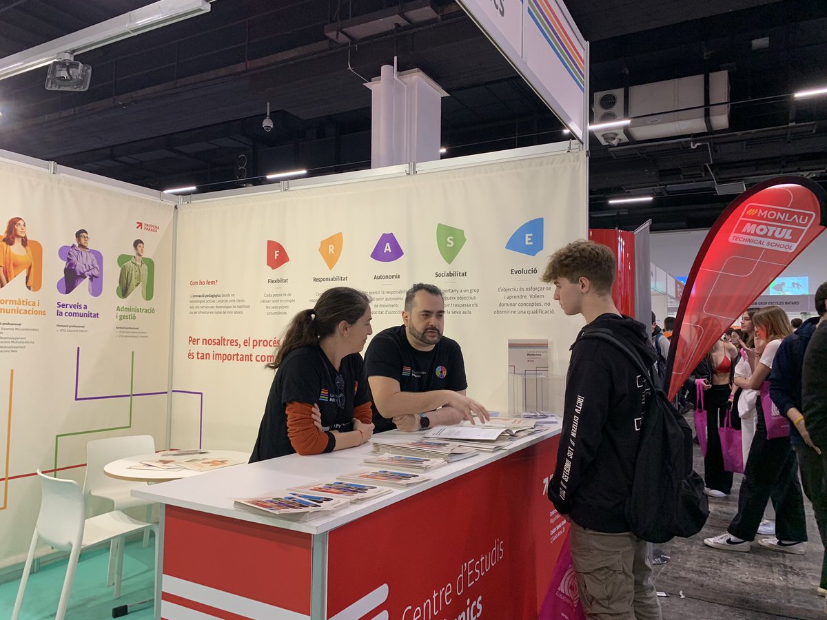 ce_politecnics's tweet photo. No saps què estudiar l'any vinent?

T'agradaria cursar Formació Professional?

Ja pots descobrir al @saloensenyament la nostra oferta formativa!

Troba'ns al Pavelló 2 al estand 256!

Al Politècnics, el projecte ets tu!

↗️ #ProperaParada Politècnics

#SiguesElQueVolsSer #FPcat https://t.co/MpyIEV3l94