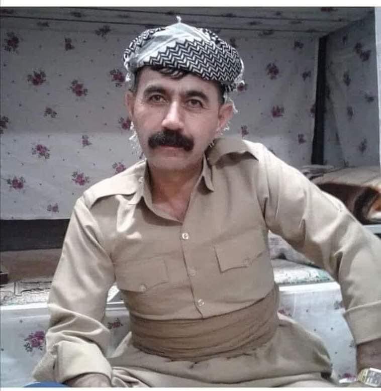 ArachZamani's tweet photo. دەستی ر��شی کۆماری سێدارە ئەمڕۆژ ڵاوێکی تری کوردی تەنیا بە تاوانی خۆشەویستی نیشتمان و کورد بوون لە سێدارە دا بەڵام  کوردستان و هەموو کوردان بە ئیوەووە شانازی ئەکەن و قەت لە بیر ناچن 

#محی‌الدین_ابراهیمی https://t.co/Bu4zlFTFdE