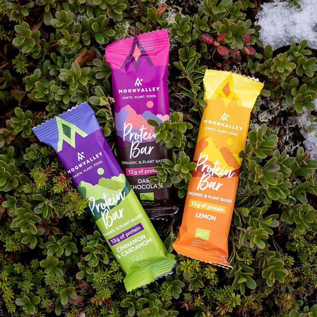 We love our protein bars and we love being environmentally friendly! Some of our protein bars are expiring in June. To continue being eco-friendly, we are offering a ✨DISCOUNT✨ on our 18-pack boxes for Dark Chocolate, Lemon, and Cinnamon &amp; Cardamom! … instagr.am/p/Cp5C_xpIsan/