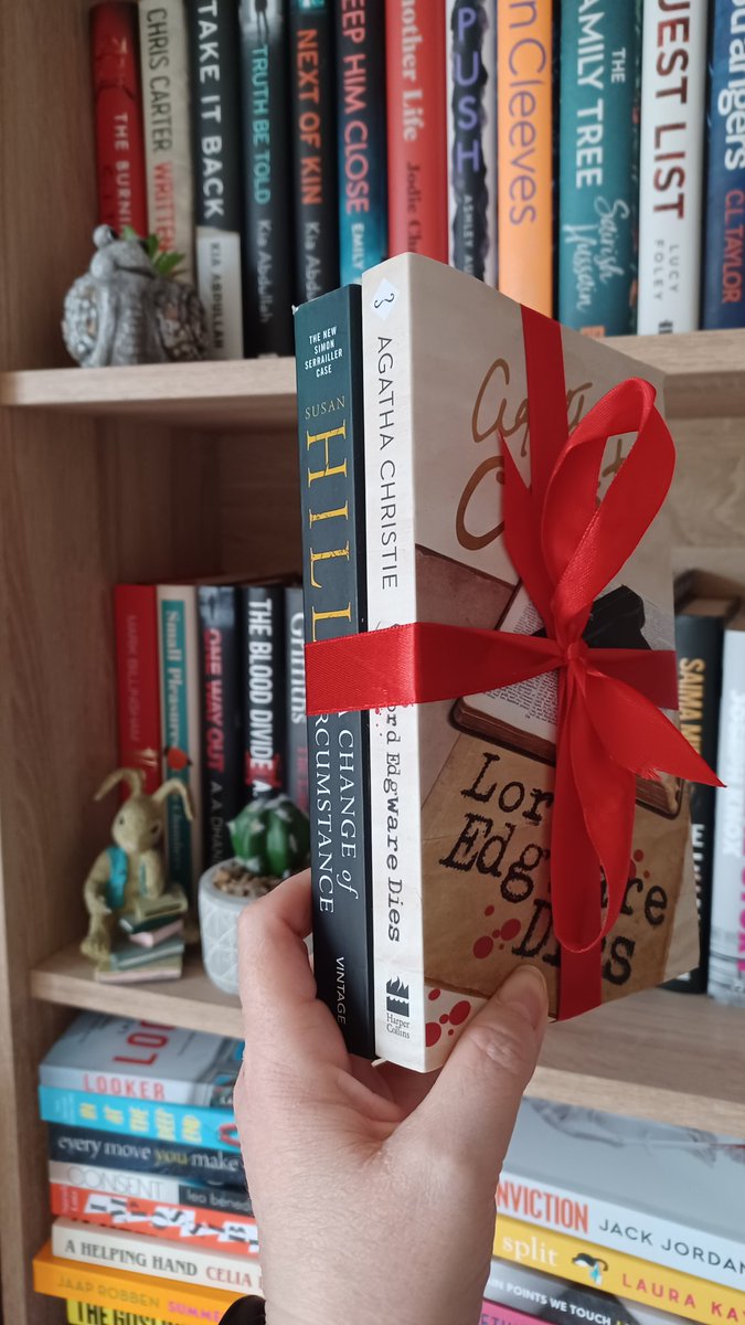janice_whitfiel's tweet image. My @susanhillwriter and @agathachristie subscription from @bertsbooks and a lovely pink bookmark  💗 

#BookTwitter #booksubscriptions