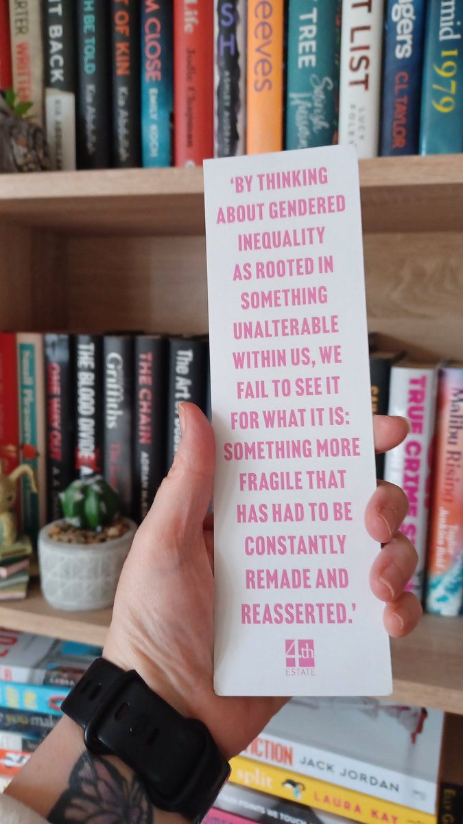 janice_whitfiel's tweet image. My @susanhillwriter and @agathachristie subscription from @bertsbooks and a lovely pink bookmark  💗 

#BookTwitter #booksubscriptions