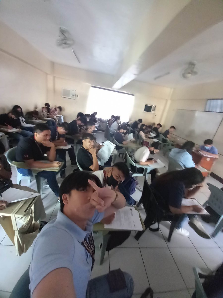 imaceACEace's tweet photo. Litrato ng pagsusulit ✍️🤣 https://t.co/97VVLnlVr2