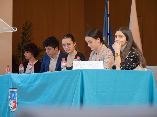 colecastroverde's tweet photo. El equipo “Los Castroverde” ha ganado la 6ª edición de La Liga de Debate Preuniversitaria de #UniversidadEuropeadelAtlántico . Desde el centro felicitamos a todos los participantes que han compartido nuestro camino durante esta semana. #castroverde  #RedCentrosIT #tecompaño https://t.co/v4r1ouMBch