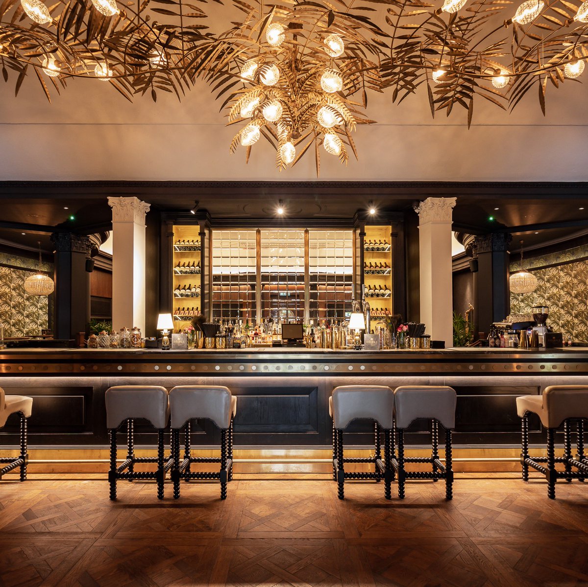LeedsPacific's tweet photo. We know a thing or two about interior goals…

Our decadent bar provides the perfect setting to kickstart your weekend and prepare for an intimate evening full of cocktails of the highest order.

#leedsrestaurant https://t.co/LP6YMFcR07