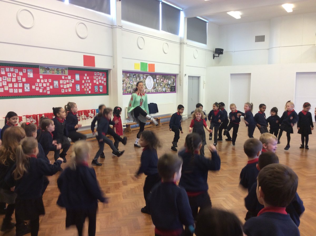 earlspencerpri's tweet photo. Happy St Patrick's Day! We have been learning some Irish Dancing today! #EYFS https://t.co/LrNbbQyqq1