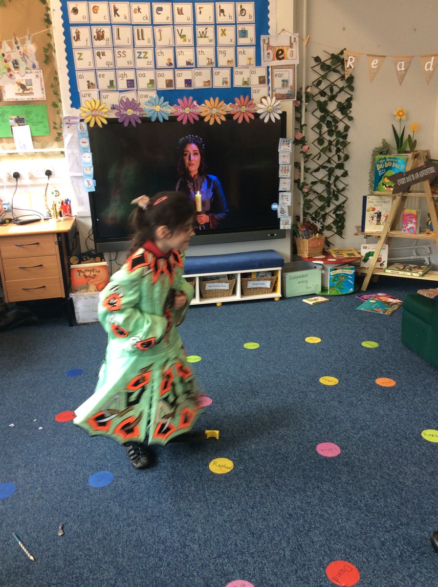 earlspencerpri's tweet photo. Happy St Patrick's Day! We have been learning some Irish Dancing today! #EYFS https://t.co/LrNbbQyqq1