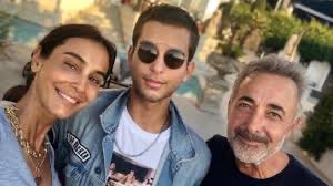 Depremlerden sonraki açıklamalarının ardından TRT dizisinden ayrılan Mehmet Aslantuğ'a 
Arzum Onan'dan destek: 
Bugüne kadar sergilediğin duruş için seninle gurur duyuyorum🙏♥️♥️