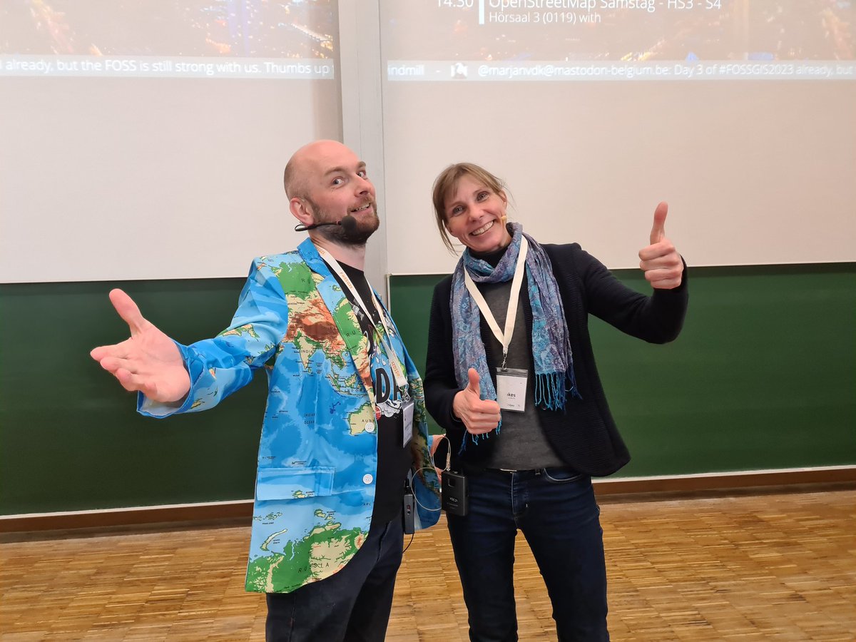 astroidex's tweet image. #FOSSGIS2023 Jeopardy jetzt live mit
@cartocalypse@norden.social & Tobia
APPLAUS APPLAUS
#FOSSgis #OSGeo #Osm