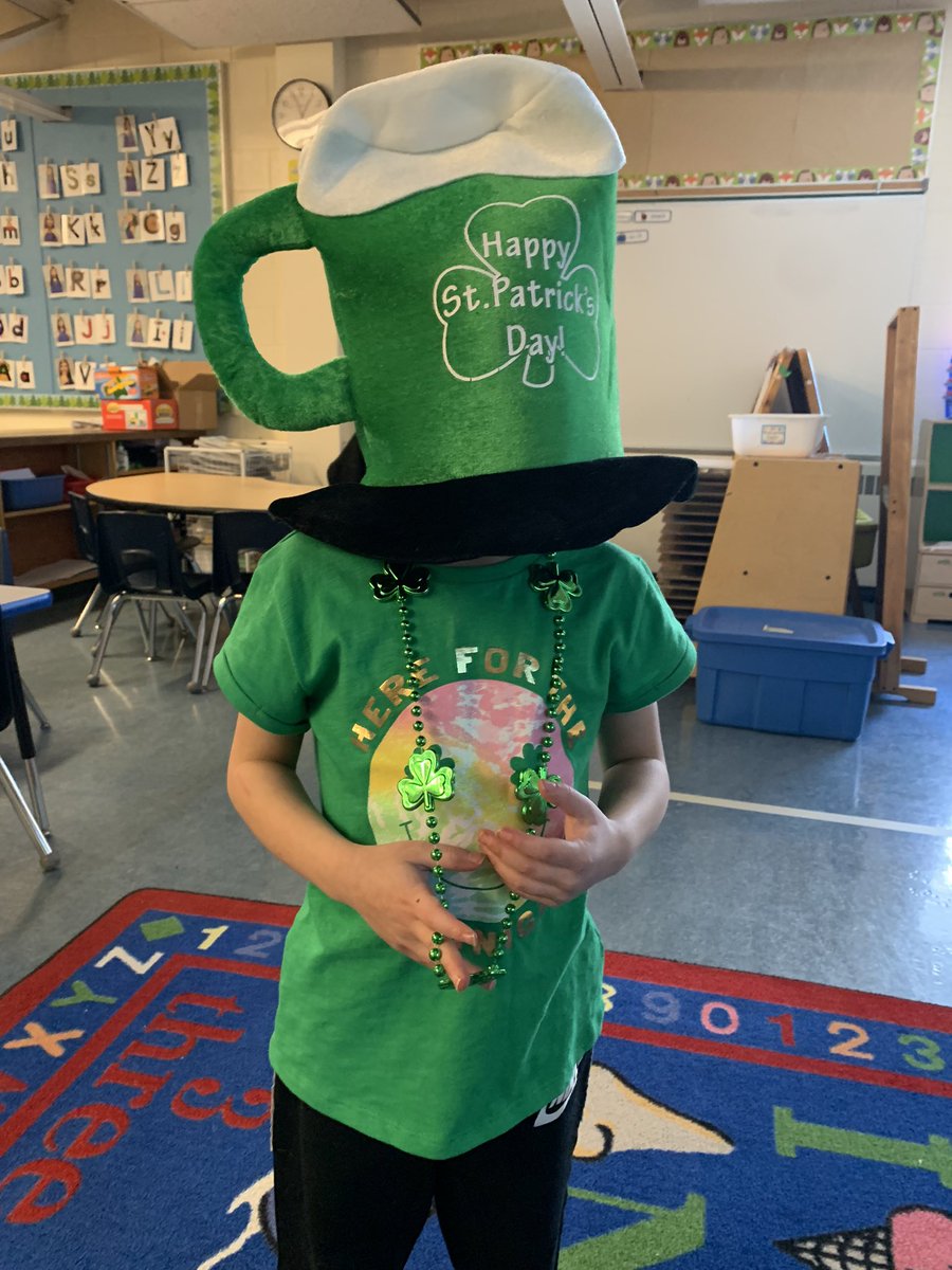 Happy #StPatricksDay from the little leprechauns in <a href="/tv_school/">Turner Valley School</a> #kindergarten! May your day be sham-rockin' and your pots be filled with gold! 🌈🍀 @fsd38