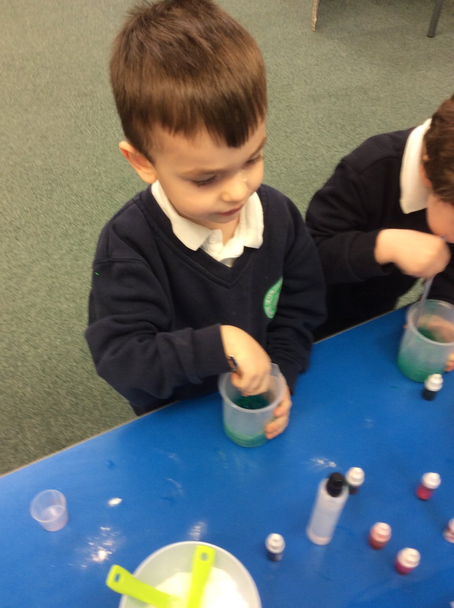 ASA_FS1's tweet photo. We made our very own slime! It was very squashy and slimy! We had lots of fun experimenting. #ASAScientists https://t.co/eDsYEz7IQB