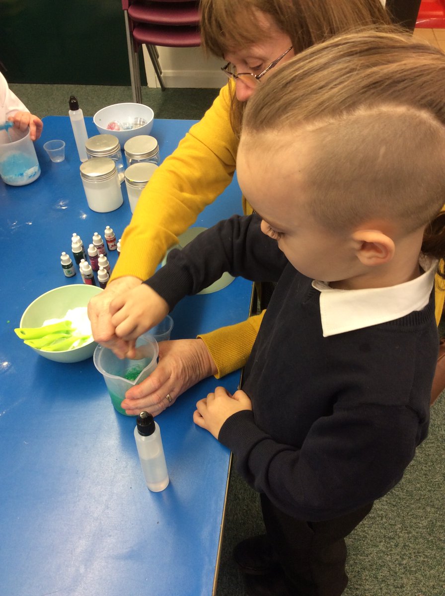 ASA_FS1's tweet photo. We made our very own slime! It was very squashy and slimy! We had lots of fun experimenting. #ASAScientists https://t.co/eDsYEz7IQB
