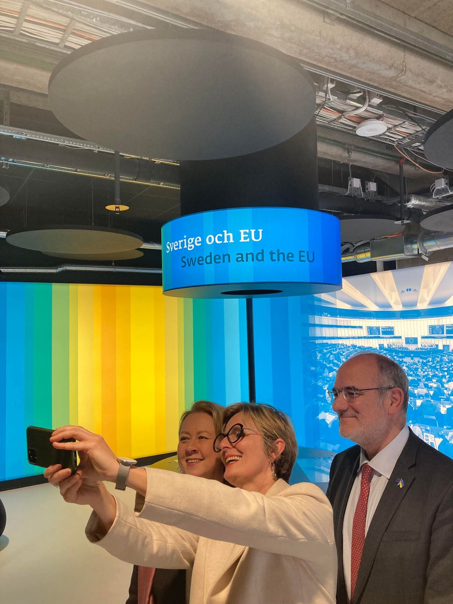 Så här glad blir man när man läst om svenska EU-projekt på den nyöppnade utställningen Upplev Europa på Kulturhuset i Stockholm!

Den som föredrar det kan välja att ta en selfie i fotobåset istället. 

Läs mer här: kulturhusetstadsteatern.se/upplev-europa