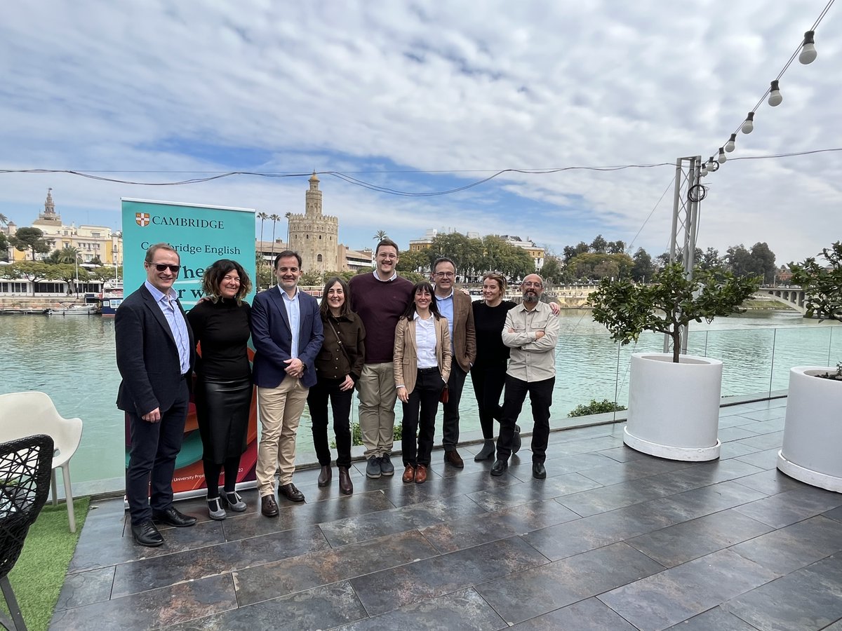 CambridgeEngSP's tweet photo. #CambridgeDay Sevilla, una jornada donde Michael Tomlinson enseñó a crear un ambiente estimulante para los alumnos, otorgándoles destrezas para enfrentar los métodos de evaluación y Mark Meredith habló de prepararlos con habilidades que van más allá del aprendizaje de un idioma. https://t.co/YqyhVeDYgp
