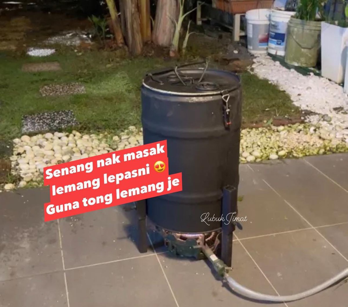 shopeesale's tweet photo. Untuk yang berniat nak beli tong lemang ni, jangan…. Jangan tunggu lama lama 😂😂 beli sekarang!! Jimat sangat masa membakar, tak perlu asyik nak kipas api weh!!

Tong lemang : https://t.co/DeBpTtpwiu
Buluh lemang : https://t.co/JICwc20UaW

Selamat berlomang! 🤭🤭🤭 https://t.co/OWfYtp0kYd