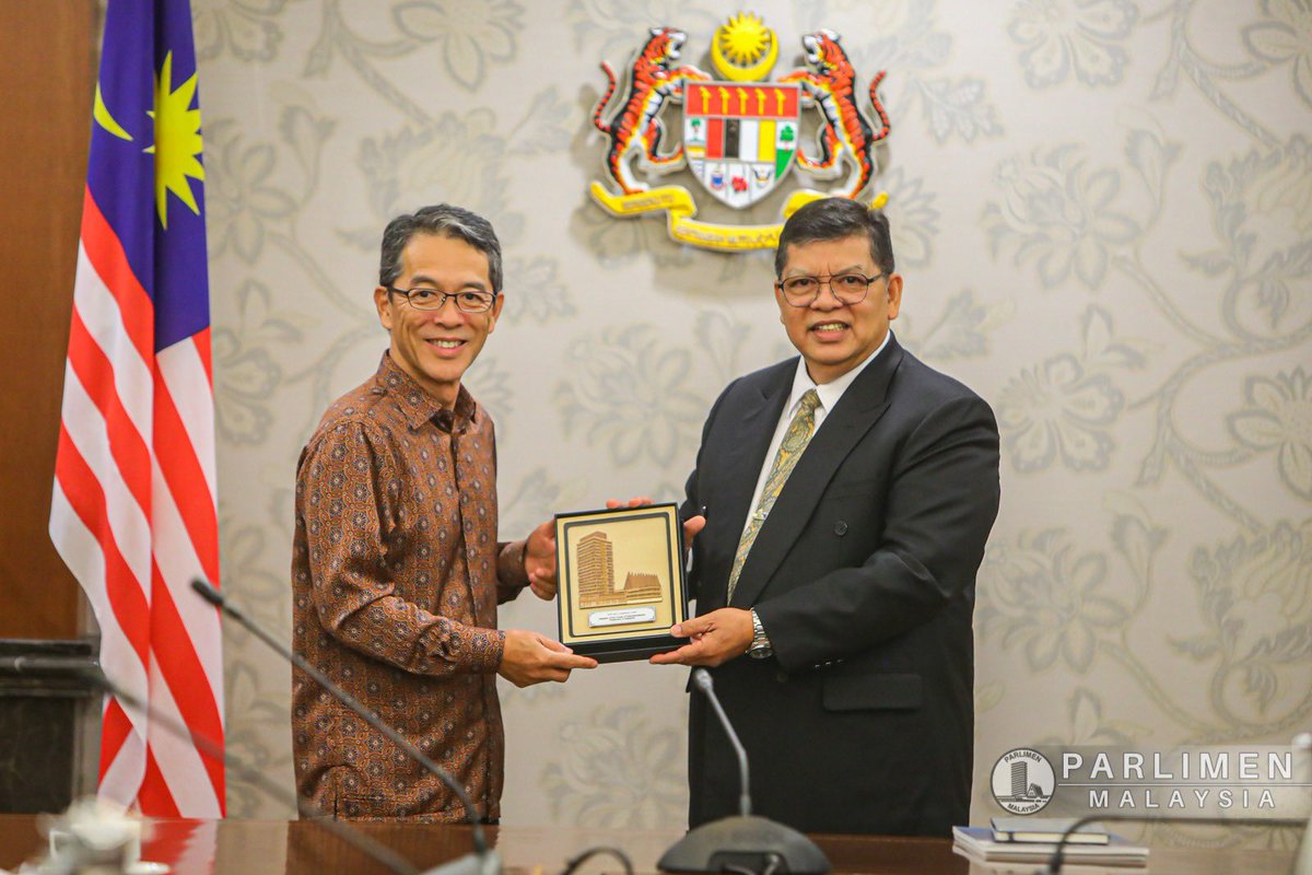 JohariAbdul_MY's tweet photo. Mendengar sudut pandang Bank Dunia petang tadi mengenai kepentingan pelaksanaan belanjawan negara yang lebih terancang dan selaras kepada keutamaan strategik Malaysia Madani. 

@WorldBank https://t.co/QRAGJu4ZTQ