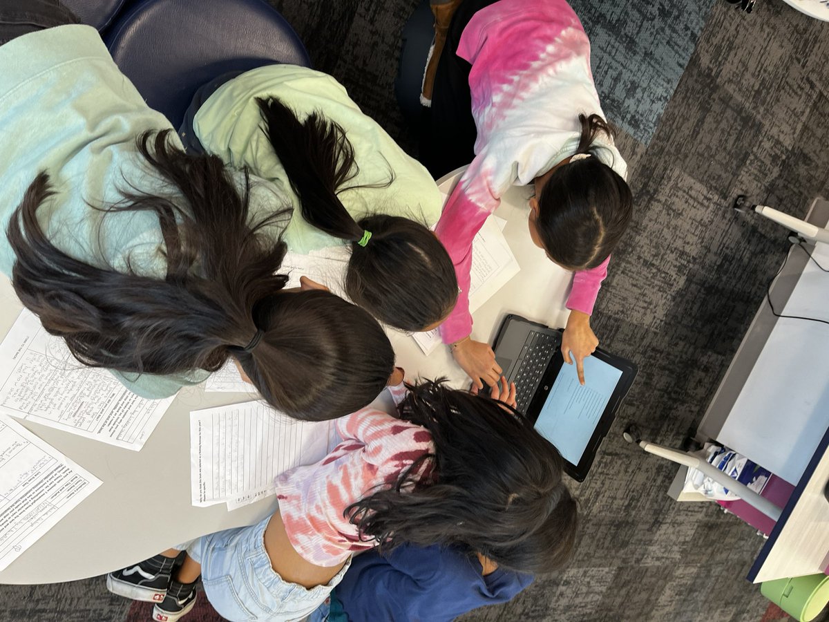 mrjperreault's tweet photo. Today, the fifth graders take their turn in the first round of the Nutmeg Book Bowl! #johnsonpride https://t.co/2iP2wXreZn
