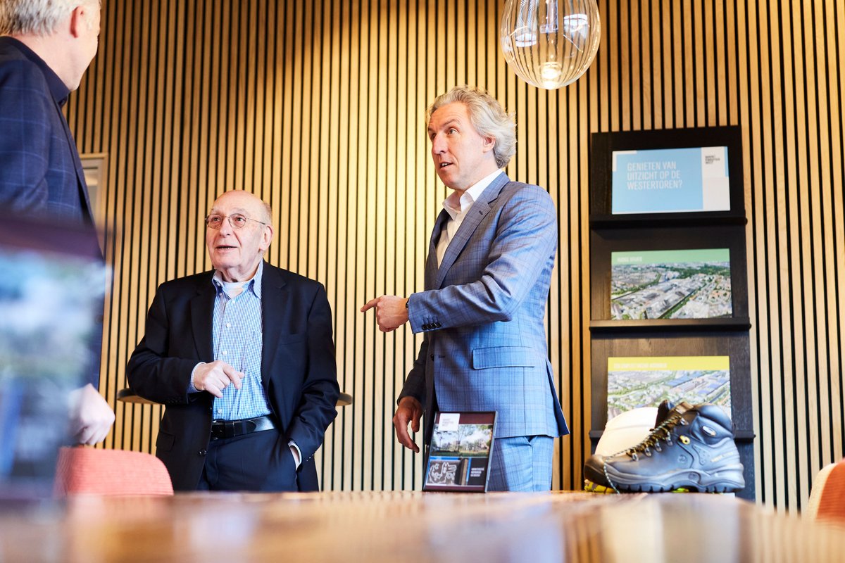 Marktkwartier West opent informatiecentrum voor de herontwikkeling van het Food Center Amsterdam in de <a href="/AmsterdamNL/">Gemeente Amsterdam</a>. Een mijlpaal in de gebiedsontwikkeling waar wonen, werken en ontspannen zij aan zij staan. Ontwikkeling <a href="/VWVastgoed/">VW Vastgoed</a> en <a href="/BallastNedamDev/">Ballast Nedam Development</a> 
lnkd.in/eH5qyZh9