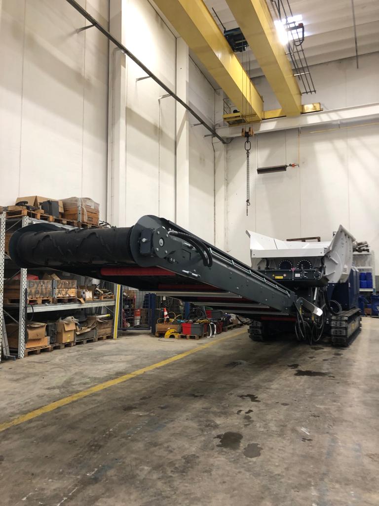 A new Lindner Urraco 75 DK4 machine is ready for delivery! #recyclingequipment #recycling #materialhandling #excavatorlife #lindner #wastemanagement #excavating #excavators #excavatorcontractors #recyclage #scraper #urraco75dk #lindnerurraco #lindnerrecycling #urraco #rotors