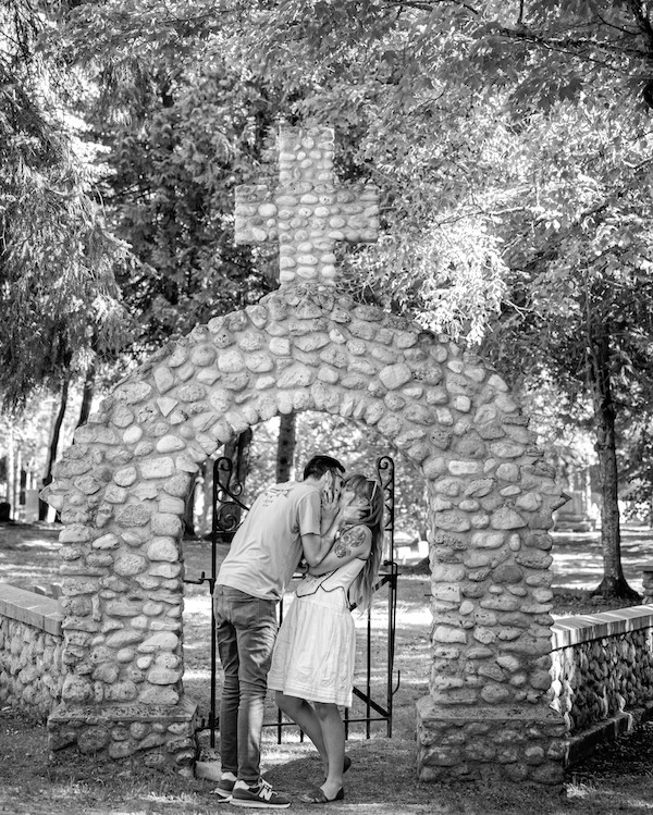 AndrejkaH's tweet photo. In Honor of National Proposal Day on Monday, starting today, we are so excited to spotlight some of my most memorable proposals!!

First up: Mason &amp; Haleigh!  Mason asked Haleigh to go on a bike ride and proposed in a cemetery! 

Full post:  https://t.co/XpOCarXWbc https://t.co/exebCxZobO