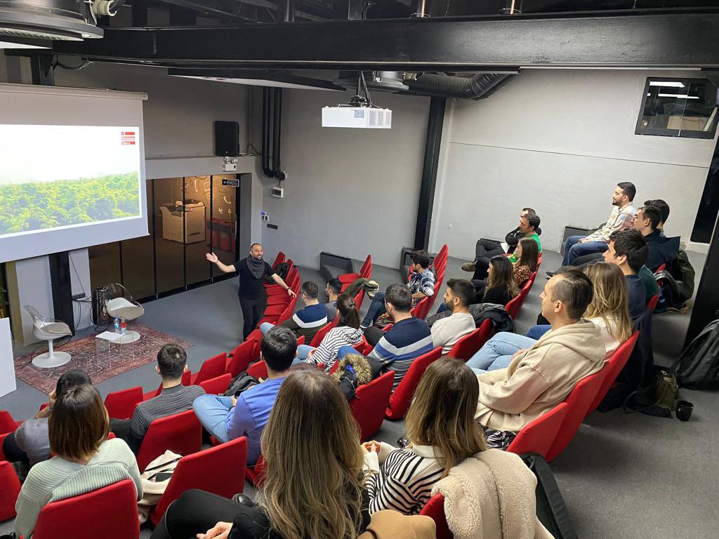 Geçtiğimiz hafta İzmir'de harika bir mindfulness programı düzenleyen Cevher Jant şirketinin tüm çalışanlarına teşekkür etmek istiyorum. Misafirperverlikleri ve sıcak karşılamaları sayesinde hatırda kalacak bir deneyim yaşadım.  #mindfulness #kurumsalegitim #cevherjant