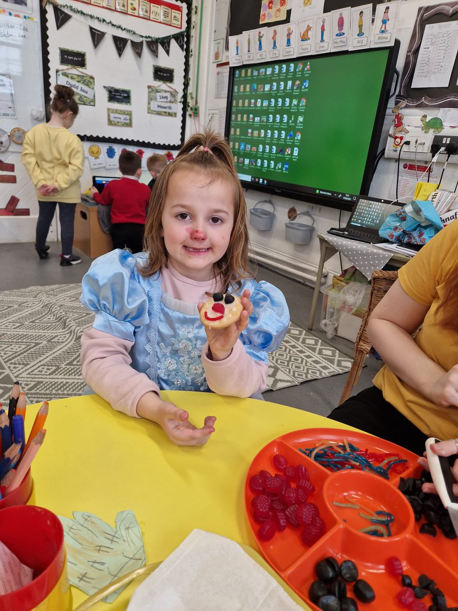 BubsyTownhill's tweet photo. #tcsyear1 have decorated Red Nose Day biscuits this afternoon!🔴🥰 #TCSHW #tcspupilvoice #ComicRelief #RedNoseDay https://t.co/8lFa0fqIXT
