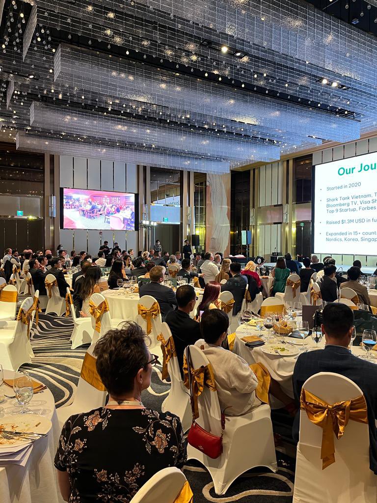 AusAmbVN's tweet photo. The President gave me a message to pass to the 🇦🇺 business community at tonight’s #Auscham Business Awards: 
- concerns about slow govt processes have been heard
- govt is committed to improving ease of doing business 
- and, at the same time, continuing to fight corruption.
😅🙏 https://t.co/QVYnrF6FXo