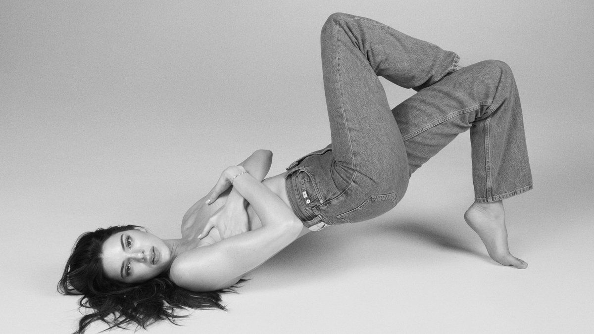 CalvinKlein's tweet photo. Calvins or nothing @KendallJenner 

sensual muse. the spring campaign. https://t.co/E9Ttj6SzpB https://t.co/Q8cCIX6vdZ