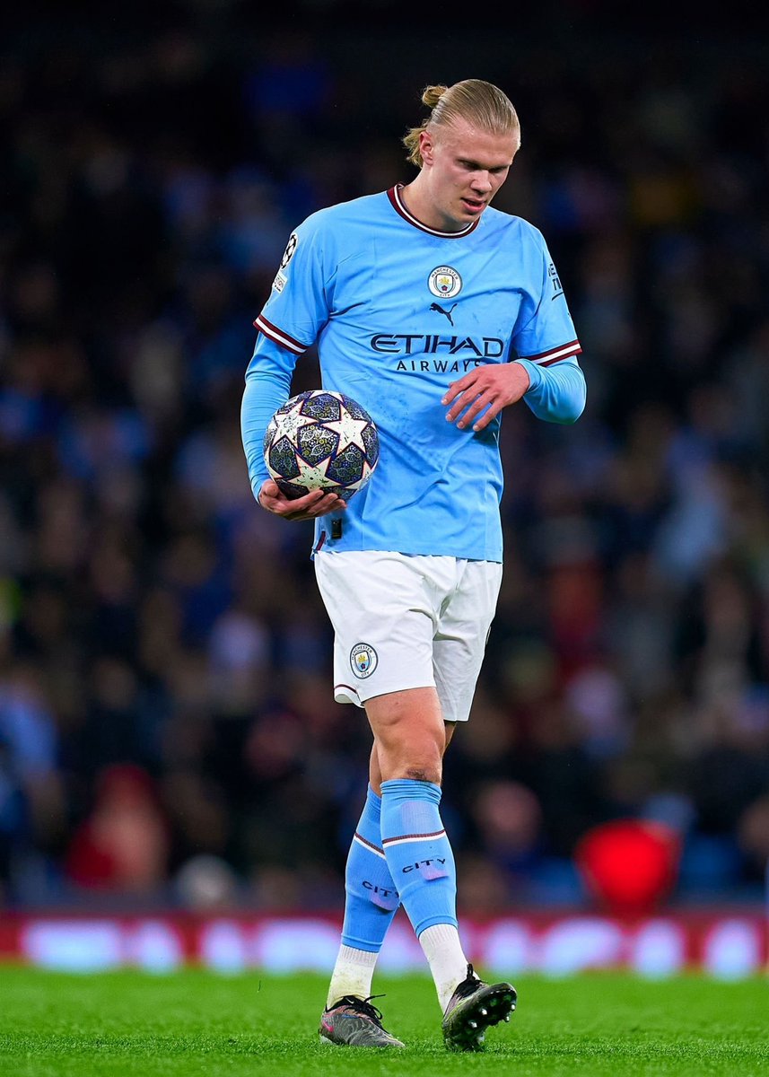 DxBruyneSZN's tweet photo. Erling Haaland’s record vs Bayern - 5 goals and 1 assist in 7 games 
Kevin De Bruyne’s record vs Bayern - 3 goals and 3 assists in 6 games 
We are ready https://t.co/CQSjoSZP66