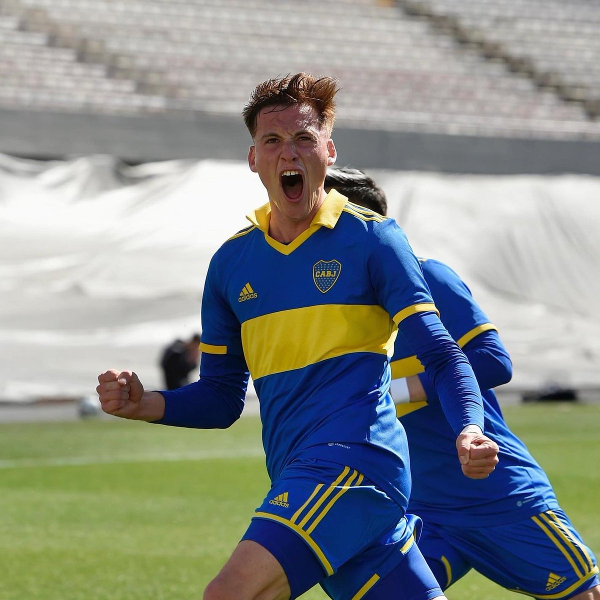 ReservaBocaJrs's tweet image. ¡GOLAZO DE BOCA! ⚽️
🔥 Jabes Saralegui tomó un rebote tras un remate de Díaz y la clavó en el ángulo con un bombazo de derecha.
🔹 Ahora, Boca gana 2-0 ante Instituto.

📊 El mediocampista llegó a 3 goles en Reserva, en 35 partidos oficiales.