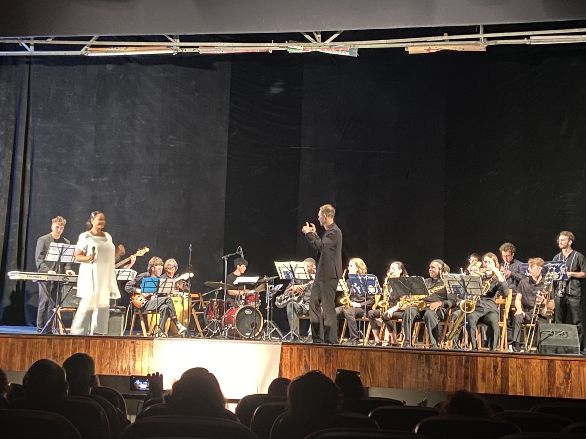 En el marco de la #Francofonia en 🇨🇺, le Bureau du ⚜️ ha presentado un concierto del Big Band Jazz del @cegepmarievic y la película Adios, Felicidad. En marzo, disfruten de los eventos de la programación francófona ➡️ alianzafrancesacuba.org/evenement/le-m…