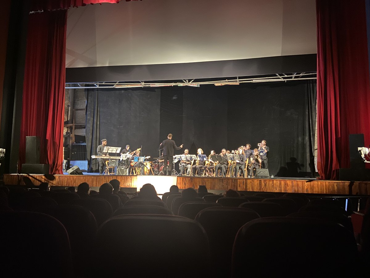 QuebecCuba's tweet photo. En el marco de la #Francofonia en 🇨🇺, le Bureau du ⚜️ ha presentado un concierto del Big Band Jazz del @cegepmarievic y la película Adios, Felicidad. En marzo, disfruten de los eventos de la programación francófona ➡️ https://t.co/2dZYpAIBeN https://t.co/i3dzj1hOJ0