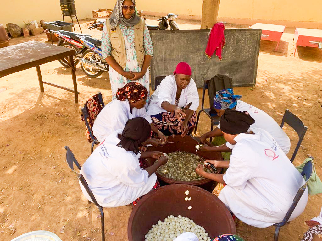 help_mali's tweet photo. Dans le cadre du projet #PAPSE_GIZ, #Help a renforcé les capacités de 15 membres du comité de gestion du centre multifonctionnel des femmes de #Sebougou en technique de séchage d'oignon du 14 au 16 mars 2023.
Avec l'appui financier de @giz_gmbh https://t.co/Kc27T4GhaY