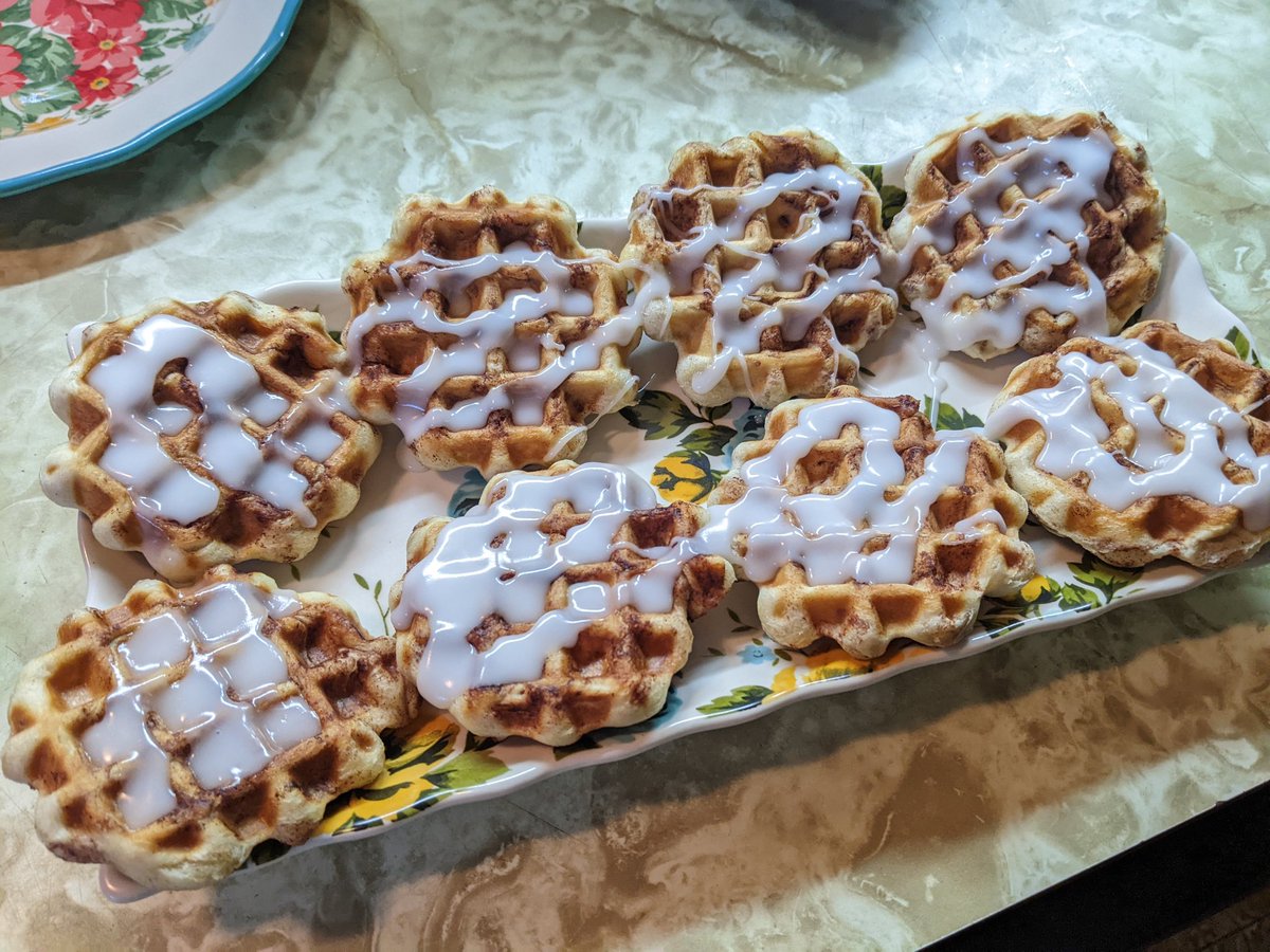 dfteach's tweet image. Cinnamon roll waffles. Yum.
#SpringBreak #FridayFeeling 
#miniwafflemaker #iwishihadbacon #breakfast