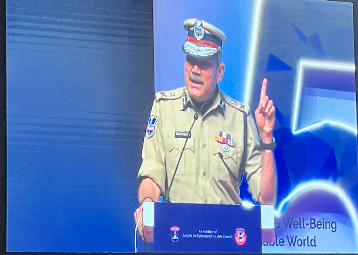 SCSC_Cyberabad's tweet photo. Mr. Anjani Kumar, IPS, Director General of Police, Telangana, @TelanganaDGP addressed the audience at the 5th Women’s Conclave & Awards event, held at JRC Convention Center, Hyderabad.
#womensconclaveandawards2023 #Cyberabad #event #AnjaniKumarIPS #police #TelanganaPolice https://t.co/KQ3L8alxwX