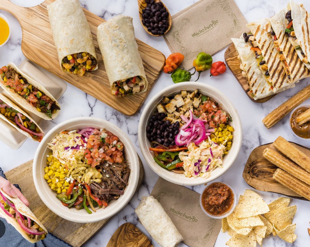 JASZY101's tweet image. Absolutely Love, Love, Love @MuchoBurritoHQ.

Everything on the menu is sooo delicious.  💞🌯

My bestie @LynnDFine1 are regulars. The staff is amazing. They even know our names. Talk about great customer service.

Thanks! #devonshirestyle #muchoburrito