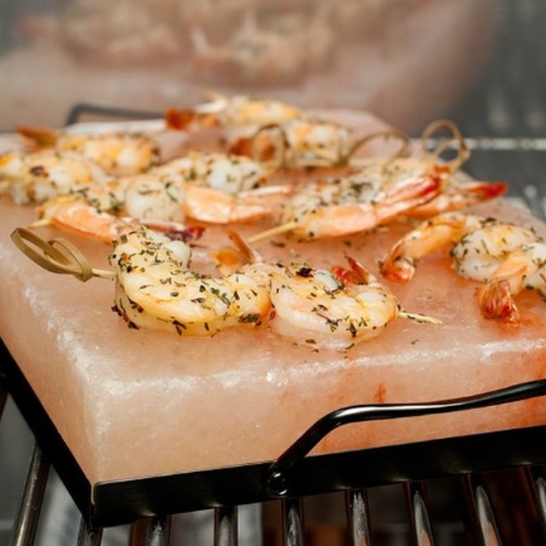 This salt cooking plate is made by shaping pure Himalayan pink salt in the form of a broad rectangular slab.
pinksaltwall.com

#saltcooking #saltblock #fridaymorning #COP27 #lime