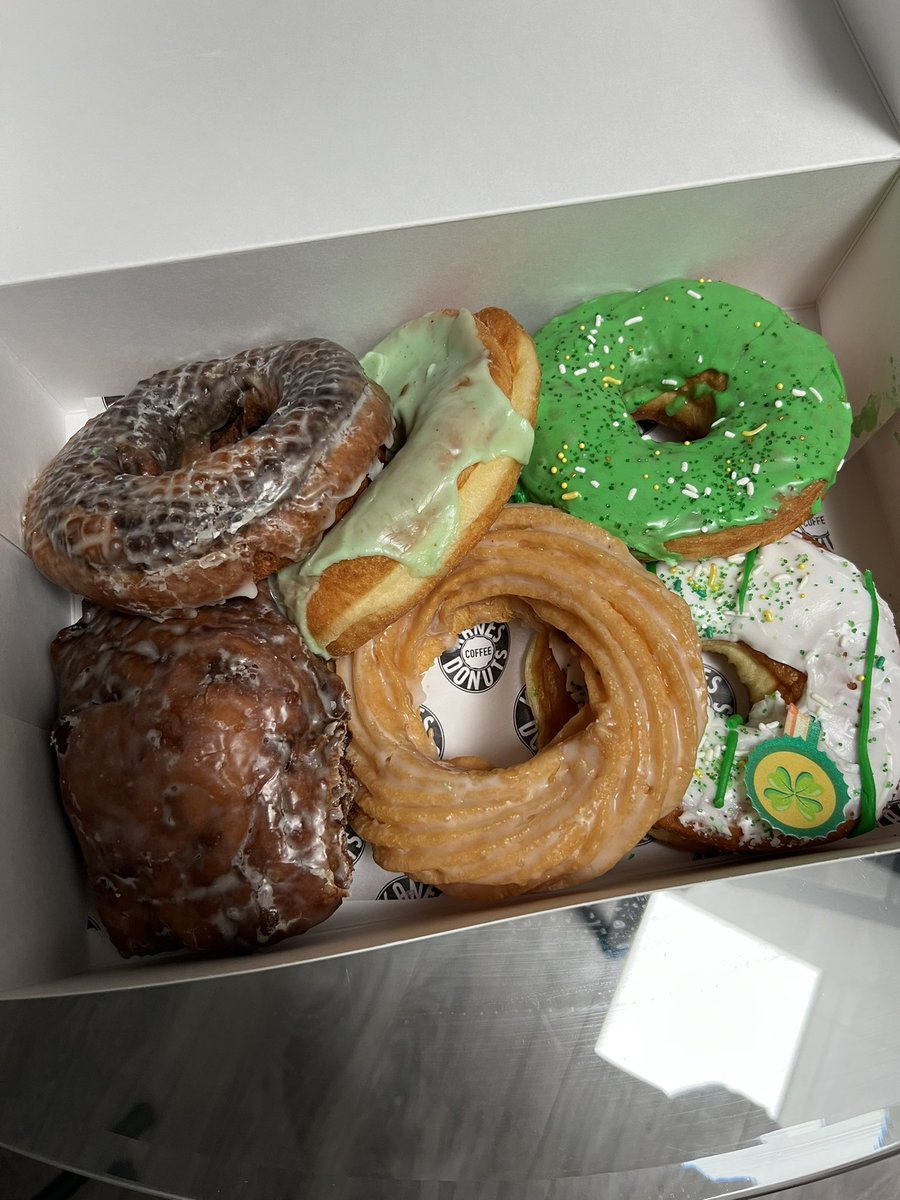 kevinslation's tweet photo. Pure greatness. #Pistachio #Marble #Frenchcruller #IrishRed #applefritter #breakfasttime @KanesDonuts #kanesdonutsarelove #kanedonutsboston ❤️🍀🔥 https://t.co/HZE0JjckFp