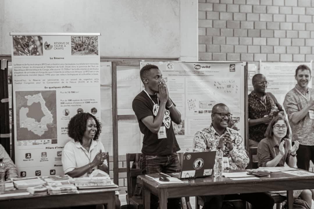 TontonVert's tweet photo. De Mon ami Alain Biloko 🤩
Mon film "La medicine des Grauer" tourné dans le Virunga National Park et Kahuzi Biega National Park a remporté le premier prix du concours de courts métrages organisé par #Cebios lors de la 2ème Conférence internationale sur
https://t.co/NiFmz9O6ld https://t.co/XYsybKNeoy