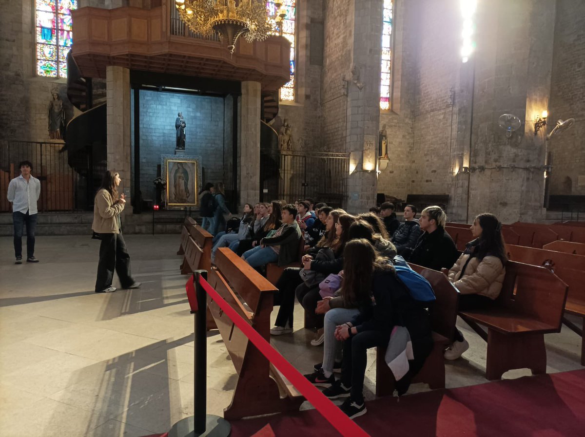 EASESC_AND's tweet photo. Ahir els alumnes de 2n de 2n cicle van realitzar una sortida a Barcelona per assistir al “saló de l’ensenyament”. Es va aprofitar per fer una visita a la Catedral del Mar. Els alumnes van tornar amb moltes idees sobre el seu futur acadèmic. 👩🎓🧑🎓 #easesc #escolaandorrana https://t.co/sMeKMbg395