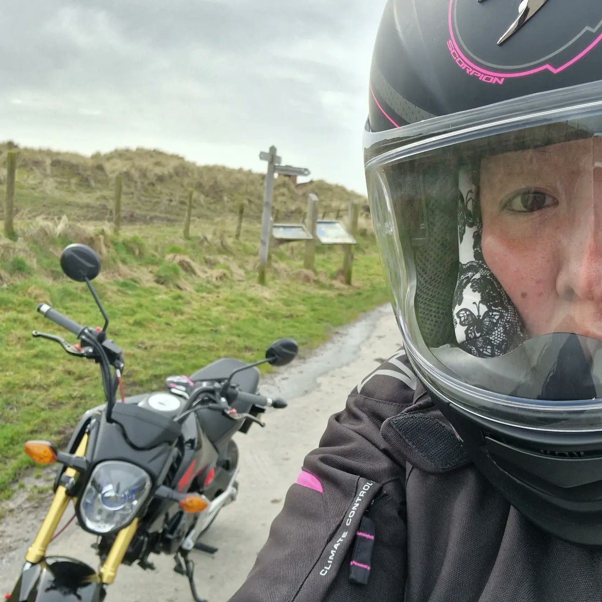 _YY125's tweet photo. A quick scoot out on the Grom we won from #revcomps before nightshift ! Fun little bike 🏍😃

#Honda #hondamsx #GROM #hondamotorcycles https://t.co/X9xpijbNTv
