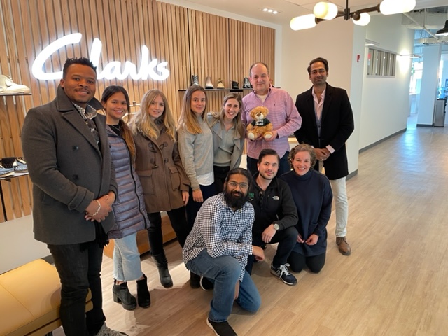 Associate Professor Lauren Beitelspacher’s MBA class recently spent the day at @ClarksShoes' Needham, Massachusetts, headquarters, where it had the opportunity to meet company CEO Jonathan Ram MBA’08. 💚