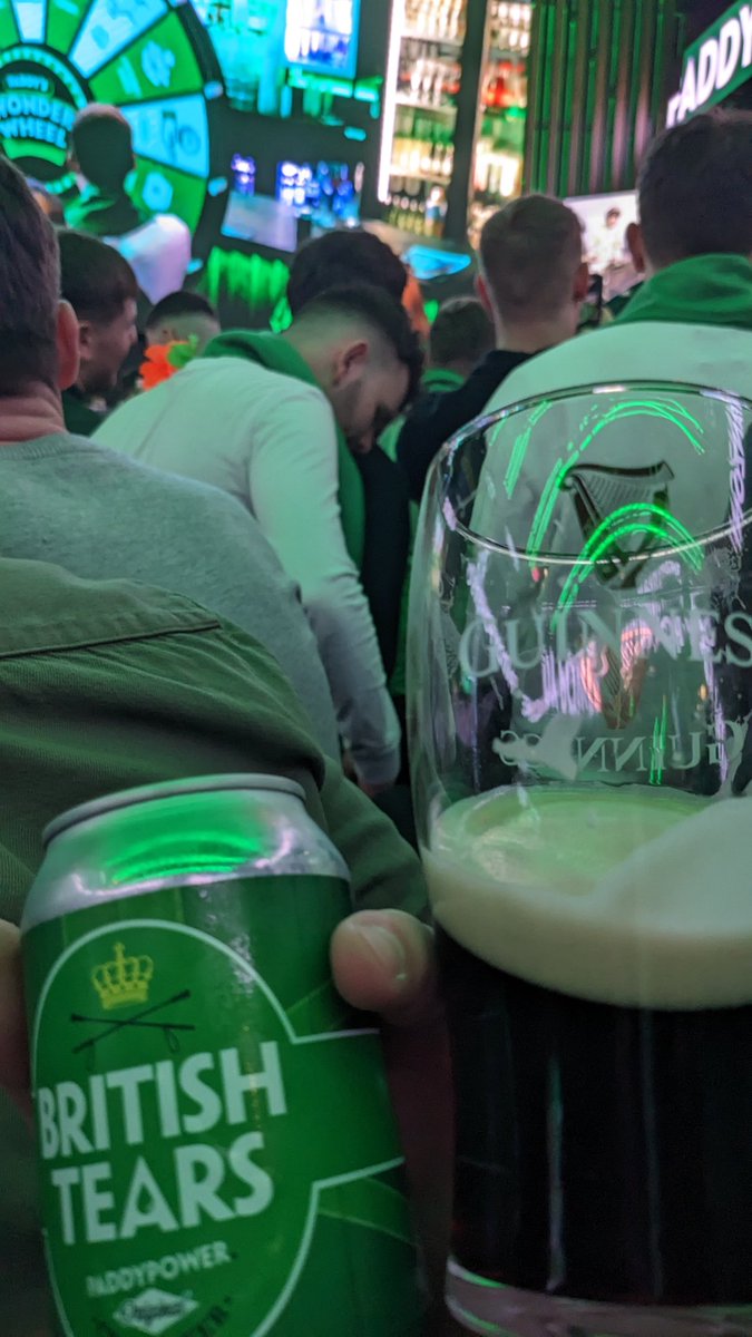 LAD786's tweet photo. Happy Paddys day boys! #ppfanzone @CamdenDeluxe https://t.co/WBI86w17fg