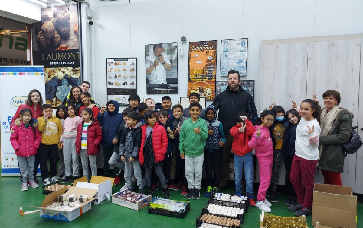 5aldiaspain's tweet photo. De nuevo una semana más hemos recibido en #LaEscueladelaFruta proyecto de @mercamadrid_hoy a escolares que han aprendido curiosidades de las #frutas y #hortalizas además de visitar a los mayoristas @frutaseloy @Laumont_ @NaranjasBeni @Frutaria_es 

#colaboración @Asomafrut https://t.co/WgtKx8qBe3