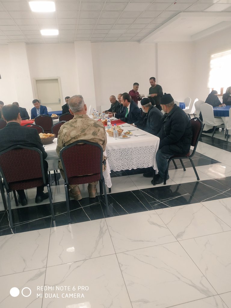 AsoNarman's tweet photo. Şehit Aileleri ve Gaziler için Narman Kaymakamlığı tarafından düzenlenen yemek programı bu gün Narman Öğretmenevi ve ASO Müdürlüğünde yapıldı.
@arcaklioglu 
@MemNarman 
@MemErzurum
@YldrmEmrah https://t.co/2OjhF7kGH8